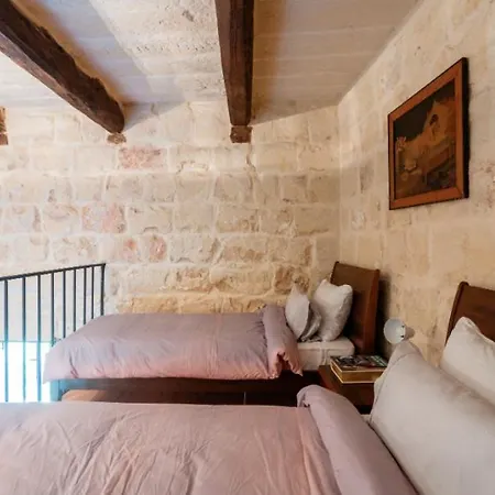 Taz-zija Rosa Farmhouse بيت للعطل