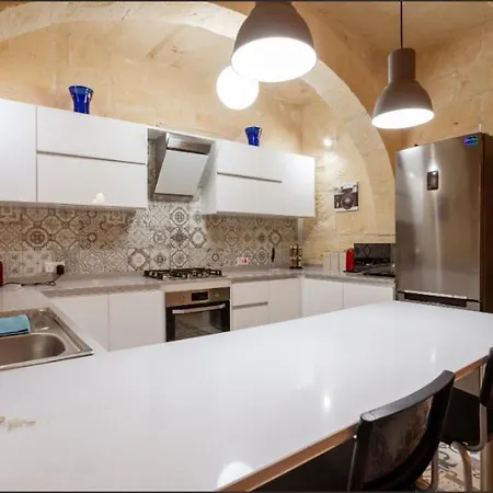 Taz-zija Rosa Farmhouse بيت للعطل *